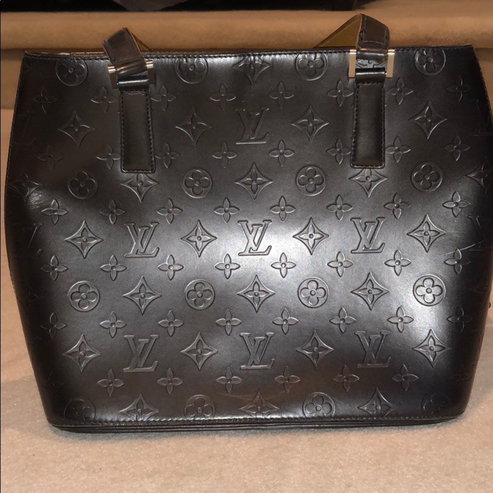 Authentic Louis Vuitton Vernis Shoulder bag